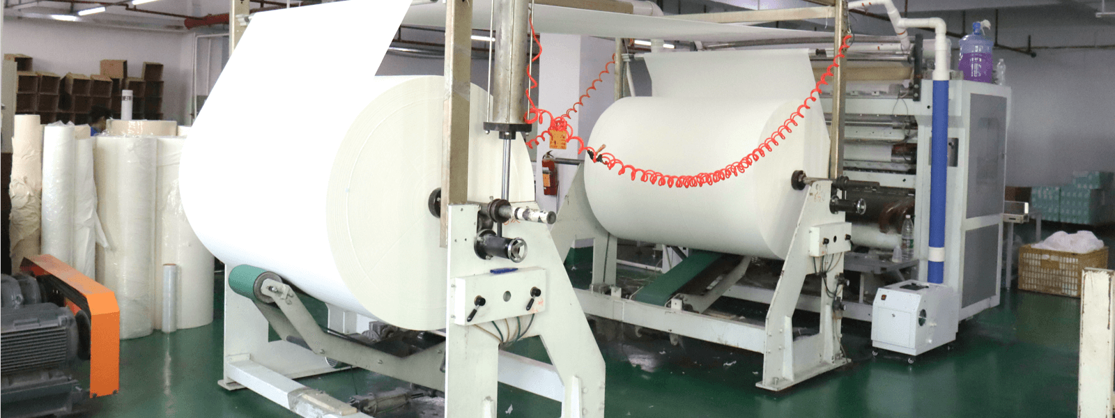 machine de rembobinage de papier toilette, ligne de production d\'équipement de conversion